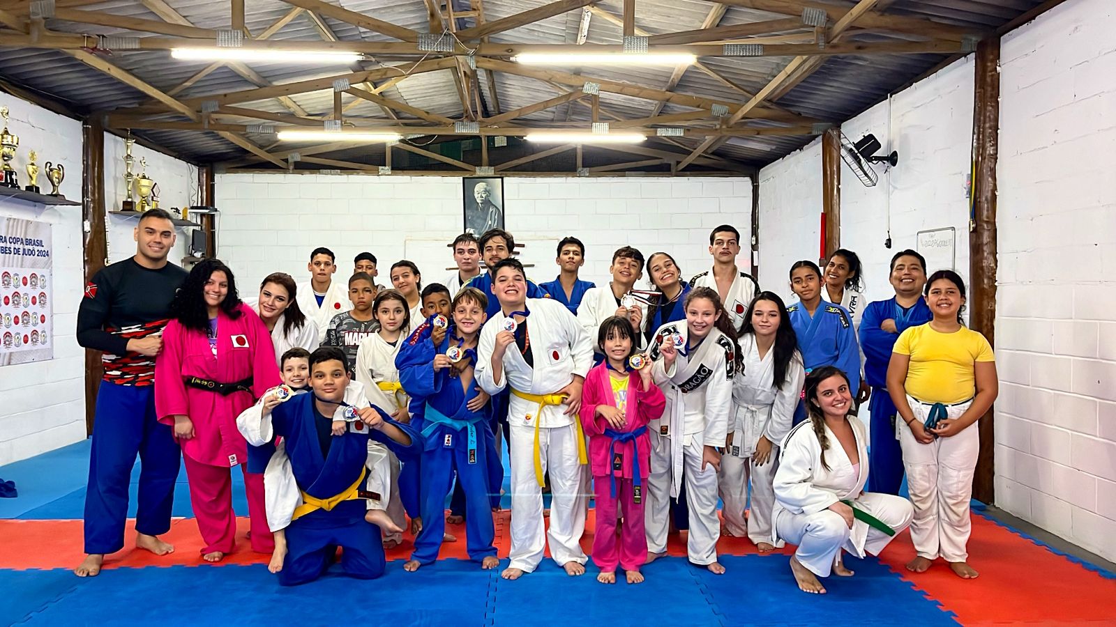 Equipe reunida em evento